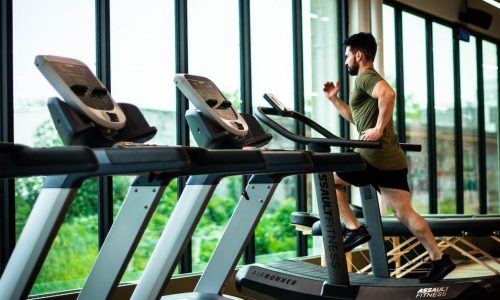 Man har brug for fitnessudstyr når man har et træningscenter