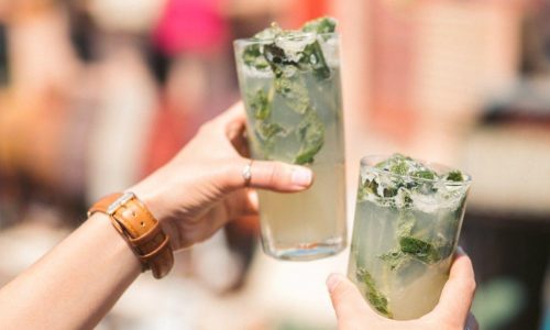 10 Cocktail Opskrifter, Du Skal Prøve til Din Næste Fest